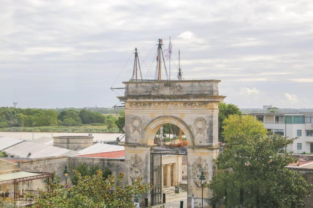 Cote Cour - Appartement En Plein Centre-Ville & Proche Des Thermes Rochefort  Buitenkant foto