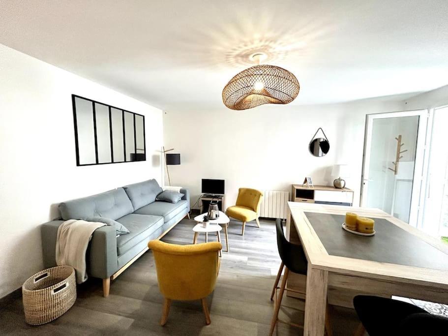 Cote Cour - Appartement En Plein Centre-Ville & Proche Des Thermes Rochefort  Buitenkant foto