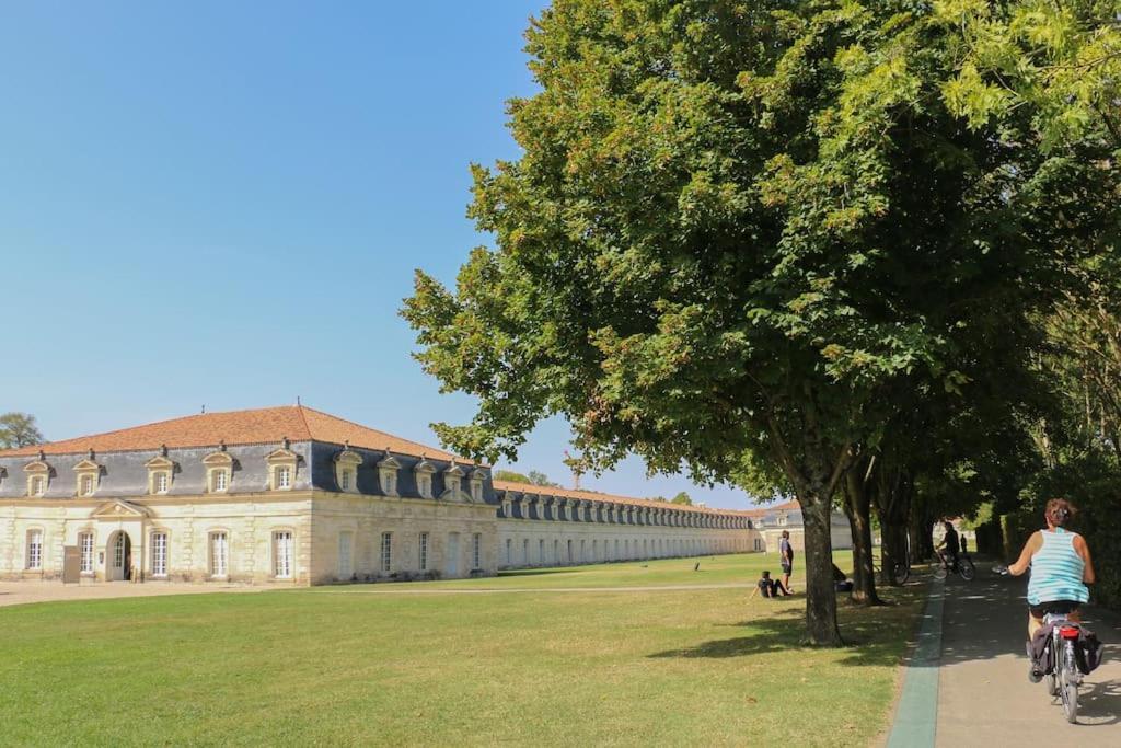 Cote Cour - Appartement En Plein Centre-Ville & Proche Des Thermes Rochefort  Buitenkant foto
