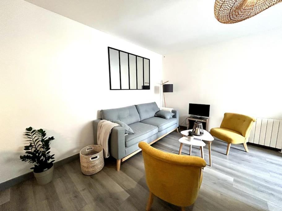 Cote Cour - Appartement En Plein Centre-Ville & Proche Des Thermes Rochefort  Buitenkant foto